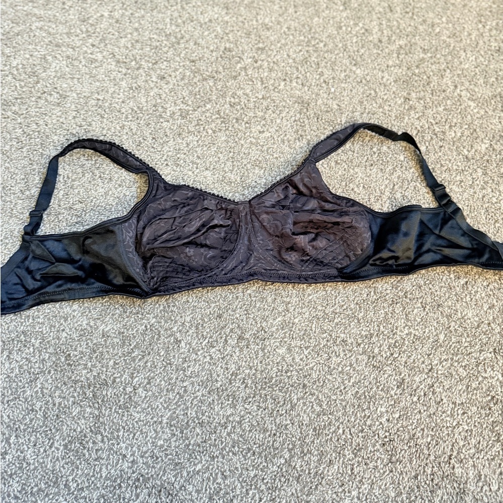 Playtex Ladies Elegant Black Bra NWOT Sz 38D